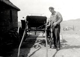 1950 einspännige Kutsche auf dem Hof Dibbern in Honigfleth 