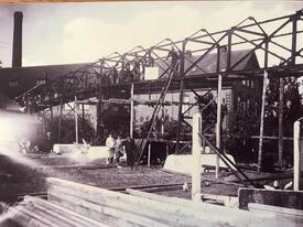 1936 (geschätzt) Bau einer Transportbrücke über die Rumflether Straße