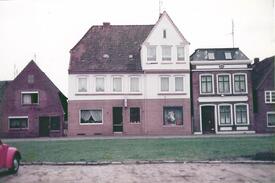 1983 Blick vom Rosengarten auf die Neustadt - Häuser an der Neustadt in Wilster