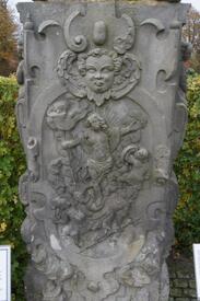 Grabmal von 1701 für den Wilsteraner Pastoren  Friedrich Philip Pipern und dessen Ehefrau Margret Sophie Piperin