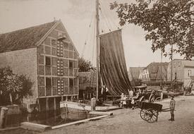 1880 Wilsteraner Hafen am Rosengarten, Speicher, Fracht-Ewer