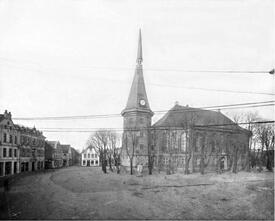 1916 Marktplatz mit der St. Bartholomäus Kirche, diese ohne Turmspitze