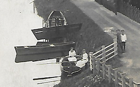 1922 Räumboot und Kähne auf dem Bütteler Kanal in Büttel an der Elbe
