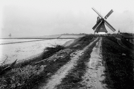 1900 Brokdorf - Windmühle auf dem Deich der Elbe
