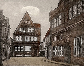 1960 Op de Göten mit dem Alten Rathaus in der Stadt Wilster
