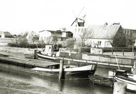 1962 Fracht-Ewer auf der Wilsterau in Rumfleth