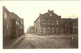1880  Wilster, nordöstliche Ecke des Markt Platzes, Burger Straße in Wilster