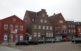 2008 Ostseite des Marktplatzes in der Stadt Wilster