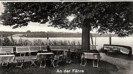 1937  Biergarten am Gasthof Beidenflether Fährhaus