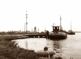 1958 Bau des Silos Kornhaus Burg am Nord- Ostsee Kanal bei der Burger Fähre
