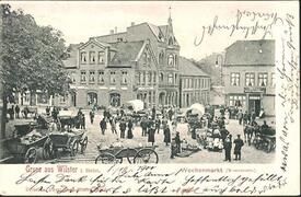 1899 Wochenmarkt auf dem Marktplatz in der Stadt Wilster