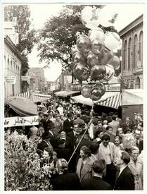 1951 Wilster Jahrmarkt auf dem Markt Platz in Wilster