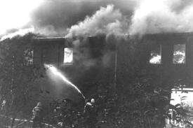 14.10.1987 Großfeuer an der Rumflether Straße in Wilster - Möbelhandlung Grünhagen zerstört