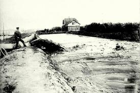 1907 -1914 Verbreiterung des Nord- Ostsee Kanal bei Burg in Dithmarschen
hier: Verfüllung der Ausweichstelle Burg
