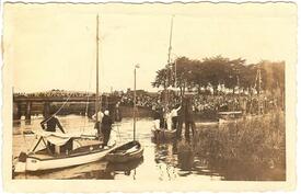 16.08.1931 - Jacht FIDJE beim Stör-Schwimmen und der Paddlerregatta auf der Stör bei der Delftorbrücke in Itzehoe