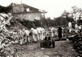  Am 15. Juni 1944 wurde die Stadt Wilster bombardiert - zerstörter Betrieb Mühle Lumpe