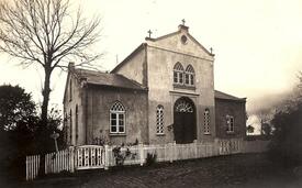 1870 Friedhofsgebäude mit Kapelle am Eingang des Friedhofs in Wilster