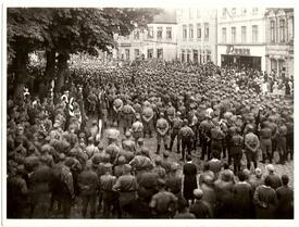1933 Kundgebung der SA (Sturm-Abteilung) auf dem marktplatz in Wilster