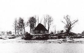1962 Durch Sturmflut beschädigtes Fährhaus Uhrendorf in der Wilstermarsch