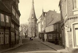 1934 Op de Göten - die vorherige Marktstraße
mit dem Alten Rathaus und der Kirche St. Bartholomäus