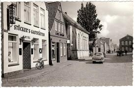 1957 Marktplatz und Blick in die Burger Straße in Wilster