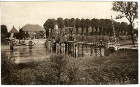 1920 Hölzerne Klappbrücke über die Stör bei Heiligenstedten