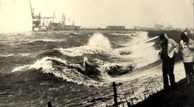 24.11.1981 Sturmflut am Elbe-Hafen Brunsbüttel