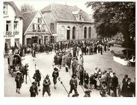 1932 Umzug zum 650ten Stadtjubiläum der Stadt Wilster - Historien Gruppen am Markt