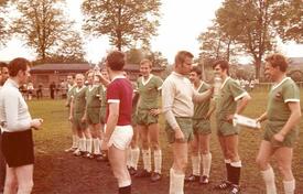 1966 - 1972 Fußballspiele zu Gunsten der Kindergilde Wilster - Dampfroß gegen Schimmelreiter