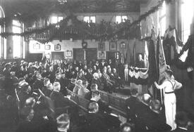 1923 Gedenkfeier für die Gefallenen in der Turnhalle des MTV Wilster