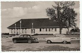 1960 Bahnhofsgebäude mit Bahnhofs-Gaststätte an der Bahnhofsstraße in der Stadt Wilster