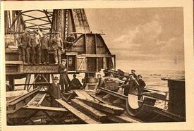 1914 - 1920 Bau der Hochbrücke Hochdonn -  Sandtöpfe und hydraulische Pressen zum Absetzen des Schwebeträgers in das nördliche feste Auflager 