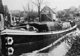 1962 Binnenschiff ANNA-LUISE auf der Wilsterau am Helgenland in der Stadt Wilster