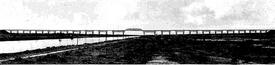 2218 m lange Eisenbahn Hochbrücke Hochdonn mit 9 Kragträgern links und 10 Kragträgern rechts der Schifffahrtsöffnung