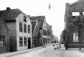 1900 Nordostecke des Markt Platzes und Einmündung der Burger Straße in der Stadt Wilster