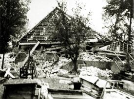 Am 15. Juni 1944 wurde die Stadt Wilster bombardiert und dabei Wohnhäuser am Steindamm zerstört