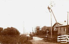 1930 Kabelverlegung an Strommasten in Schotten, Gemeinde Nortorf in der Wilstermarsch
