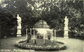 1903 Marmorfiguren im Bürgermeister Garten am Palais Doos in Wilster