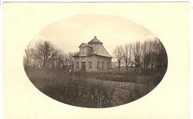 1868 Gartenpavillon im Stil des Rokoko - historischer Trichter und zugehöriger Garten in der Stadt Wilster