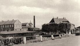 1950 Büttel (Elbe), Gasthaus Rusch und die 1902 erbauten Gebäude der Genossenschaftsmeierei Büttel