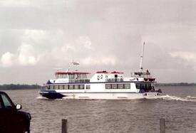 2007 auf der Elbe bei Stadersand : MS NORDSTERN - Ausflugsschiff der PSB Brandt