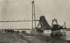 1910 Elevatoren bzw. Eimerkettenbagger bei der Verbreiterung des Kaiser-Wilhelm-Kanal
