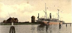 ca. 1912 Kaiser-Wilhelm Kanal (NOK) Dampfer passiert die Eisenbahn-Drehbrücke Taterpfahl
