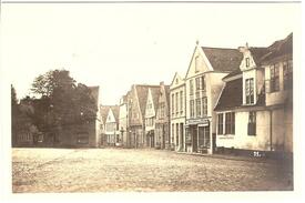1870 südöstliche Seite des Marktplatzes und Kohlmarkt in Wilster