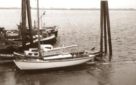 1966 Kielschwertkreuzer SUSEWIND, trocken gefallen am Bauhafen Pagensand