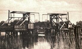 1933 Heiligenstedten, hölzerne Klappbrücke über die Stör