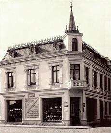 1895 Eisen- und Colonialwarenhandlung Heinrich Holm, Burger Straße in Wilster