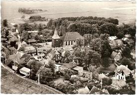 1957 St. Margarethen - Luftbild vom Dorfkern des in der Wilstermarsch gelegenen Kirchdorfes
