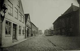 1875 nordwestliche Seite des Marktplatzes in Wilster, Kirche St. Bartholomäus