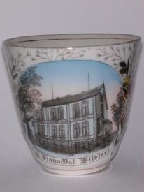 Porzellan Tasse mit dem Dekor Diana-Bad Wilster, um 1895